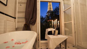 8-bathroom-eiffel-tower-view-paris-rental