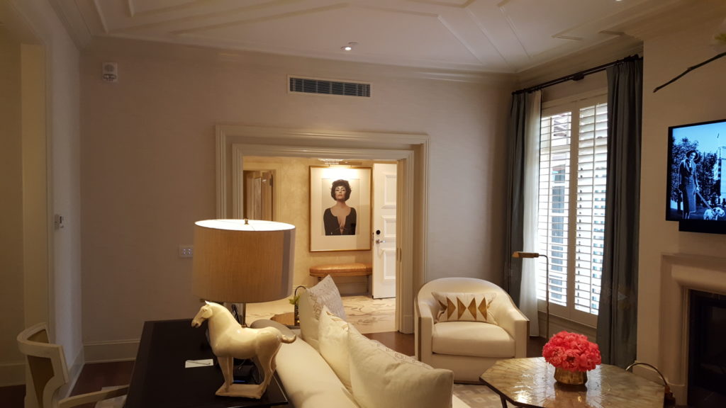 The entrance into the sitting room with a portrait of Elizabeth Taylor on the wall